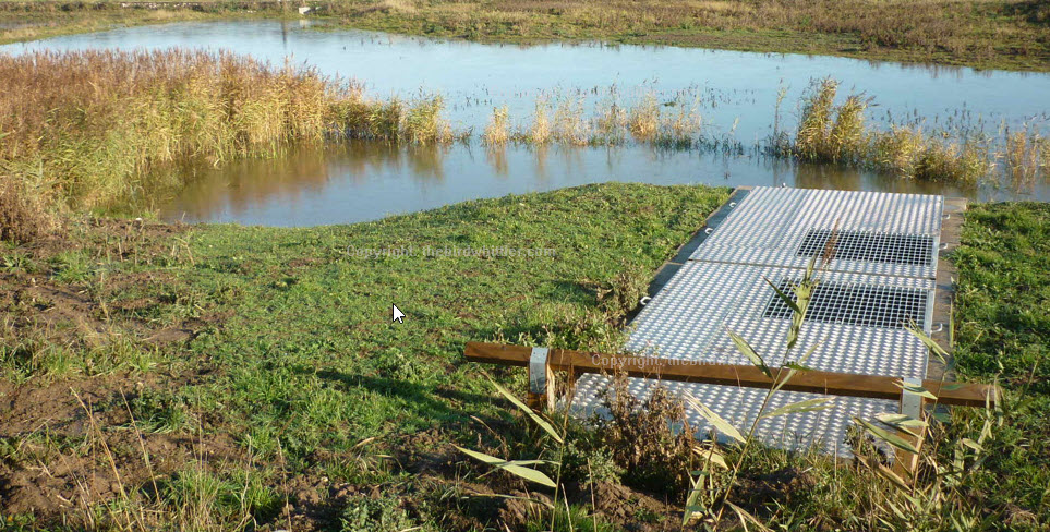 Further up the path on your left you see this pond but dont let it fool you it is only the one.